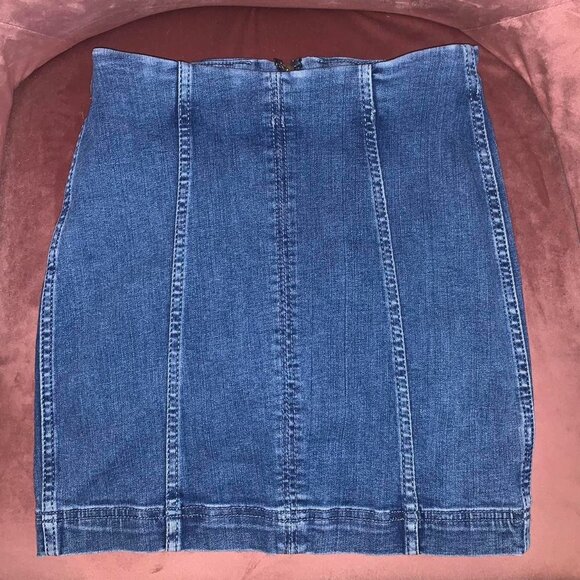 Free People Medium Wash Denim Jean Mini Skirt Women’s Size 0 - Picture 2 of 4
